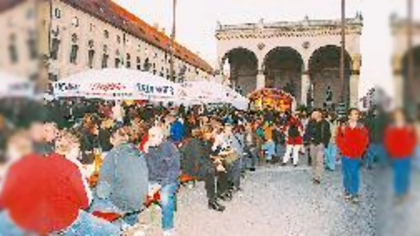 Einfach anders: Das Fest der Kulturen vor der tollen Kulisse der Ludwigstraße.  (Foto: I. Grossmann)