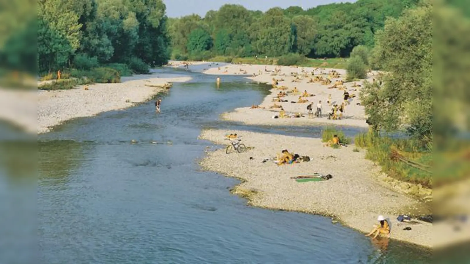  Wie die wilde Isar behutsam als Freizeitoase gestaltet wurde, erklärt eine Tour bei der Nacht der Umwelt.  (Foto: Josef Wildgruber)