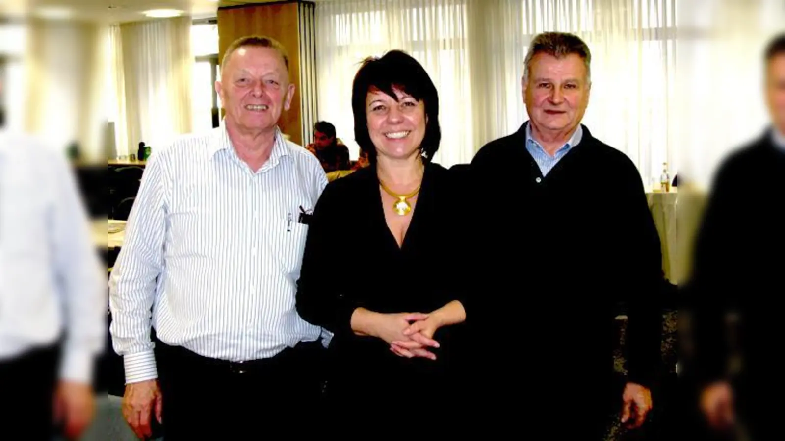 Diana Stachowitz, MdL, mit den IG Bau-Vorständen Rudolf Rengel (r.) und Helmut Faltermeier.	 (Foto: SPD)