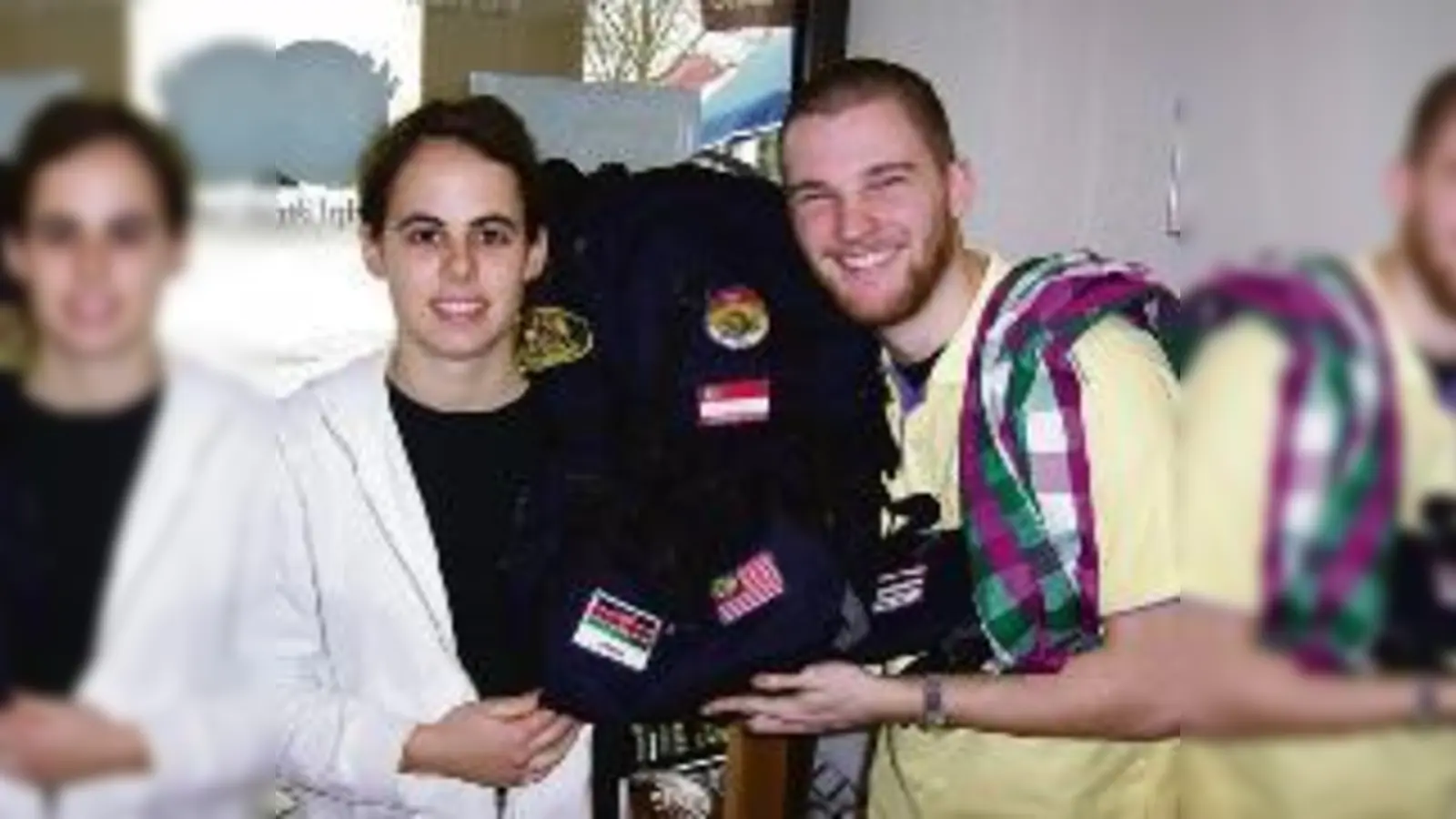 Ein gepackter Rucksack, eine Decke  außer dem Fotoapparat die wichtigsten Utensilien auf der Weltreise von Saskia Heine und Thomas  (Kösters.Foto: sd)