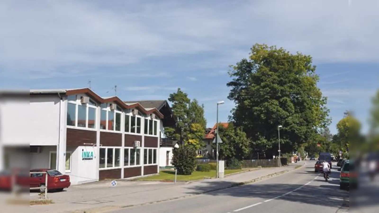 Bei der Neubebauung des ehemaligen Inka-Geländes soll die ortsbildprägende Baumgruppe auf jeden Fall erhalten bleiben.  (Foto: Schwarz-Mehrens)