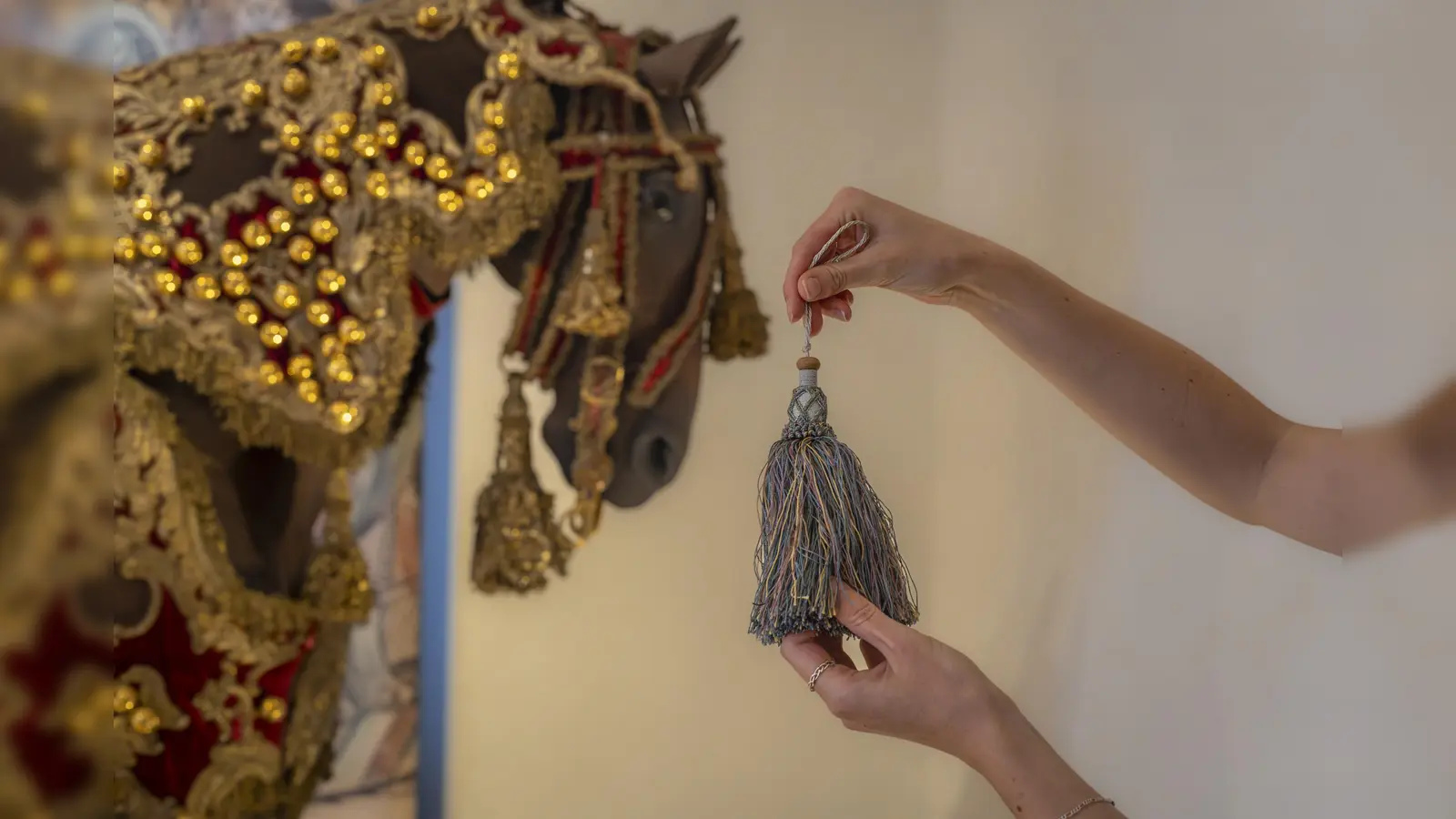 Beim Familientag zum 100-jährigen Bestehen des Marstallmuseums gibt es zahlreiche Anfass- und Mitmachstationen für Erwachsene und Kinder. (F.: Bay. Schlösserverw., F. Schröter)