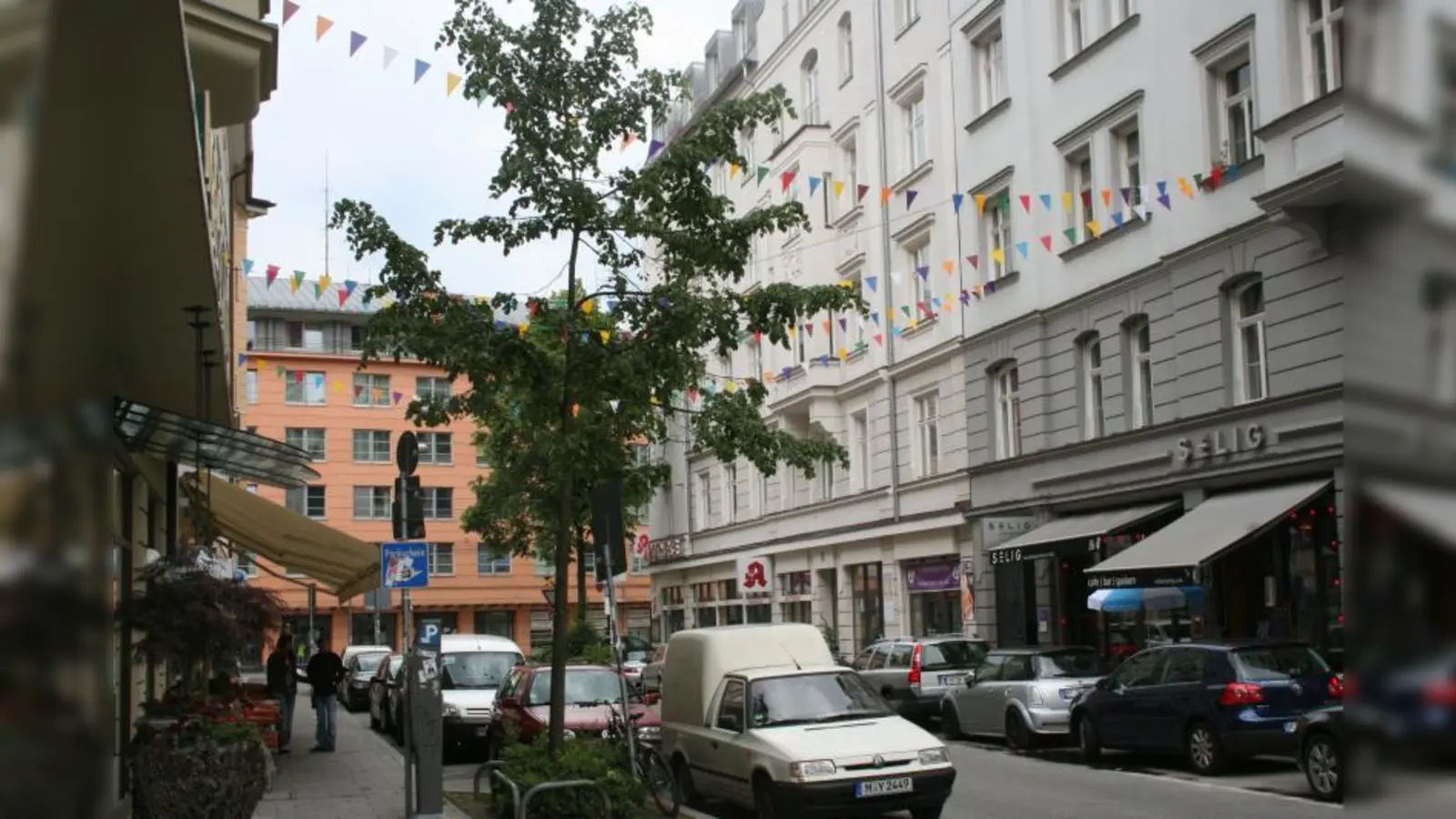 Auch dieses Jahr findet das seit 1991 existierende Straßenfest in der Hans-Sachs-Straße und der Ickstattstraße statt. Angestoßen wird ab 13 Uhr auf den 32. Geburtstag des Schwulen Kommunikations- und Kulturzentrums Sub. (Foto: WS)