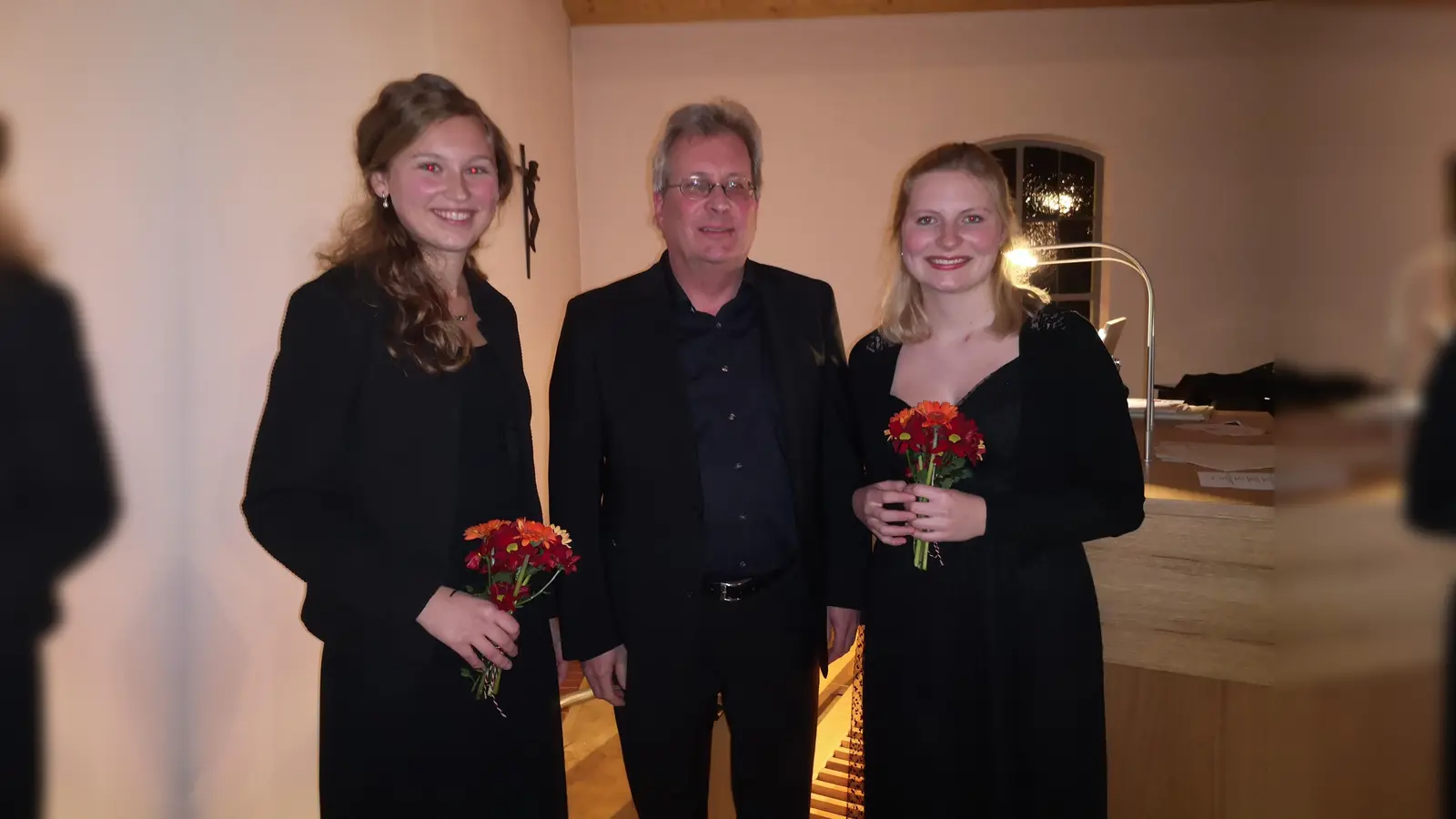 Matthias Gerstner musiziert wieder zusammen mit Magdalena Hofer, Flöte und Johanna Gerstner, Violine. (Foto: Petrikirche)