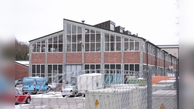 Künstler und Gewerbetreibende sind derzeit auf dem Gelände der Stadtwerke an der Hans-Preißinger-Straße zuhause. Dass hier ein neues Wohnquartier entstehen soll, begrüßt der Bezirksausschuss sehr. (Foto: job)