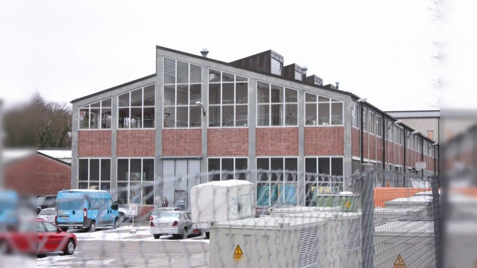 Künstler und Gewerbetreibende sind derzeit auf dem Gelände der Stadtwerke an der Hans-Preißinger-Straße zuhause. Dass hier ein neues Wohnquartier entstehen soll, begrüßt der Bezirksausschuss sehr. (Foto: job)