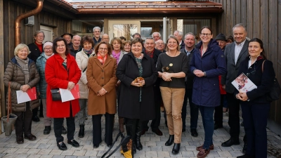 Die CSU zu Besuch im Martia Beissel Haus der Johanniter. Der Vorstand und die Parteimitglieder wollten sich persönlich einen Eindruck vom Haus und der geleisteten Arbeit verschaffen.<br> (Foto: Johanniter)