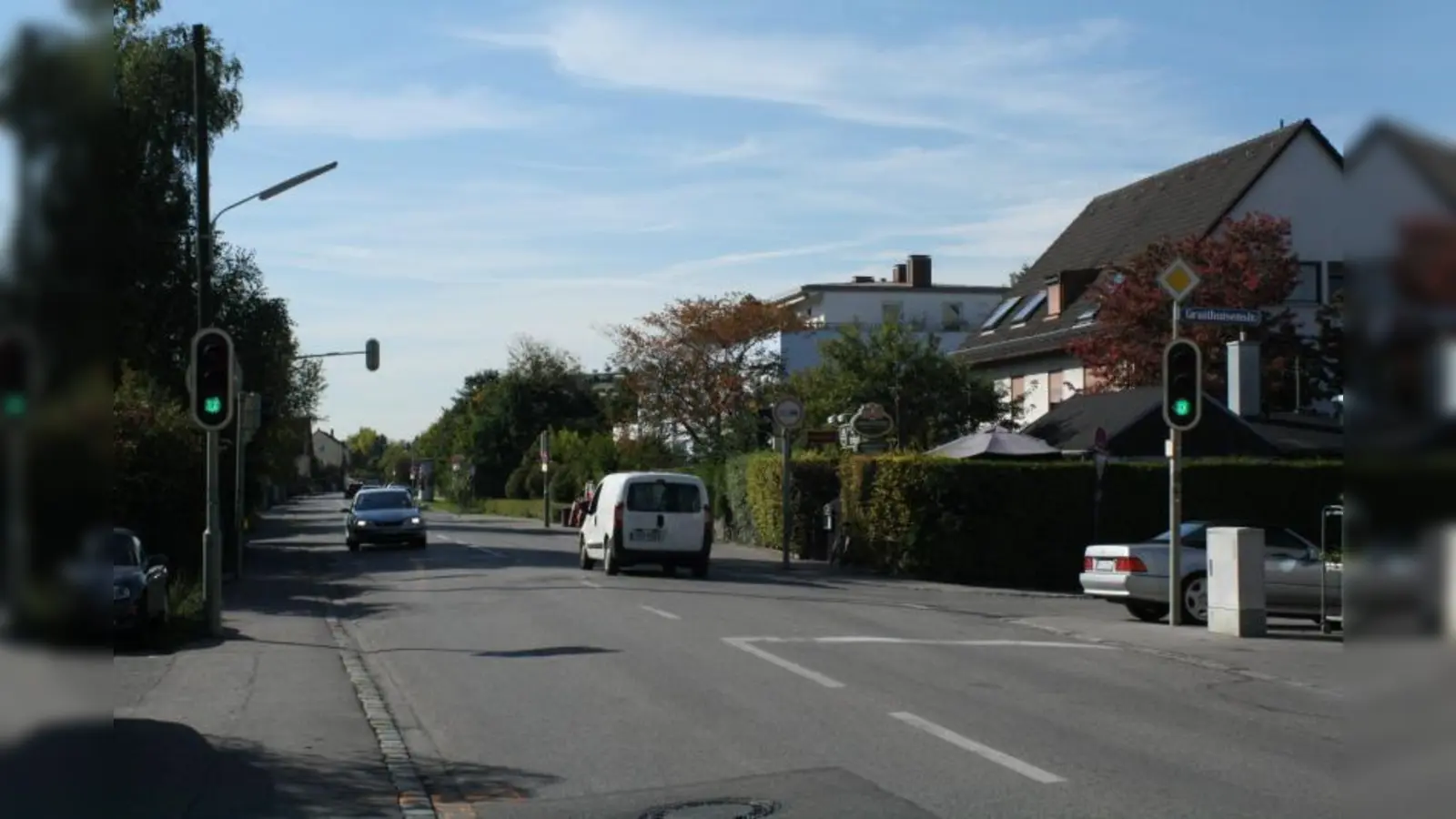 Im Zuge der erstmaligen Herstellung der Allacher Straße wird die Ampel an der Gruithuisenstraße an die Kreuzung Hitl- / Zaunerstraße verlegt. (Foto: sb)