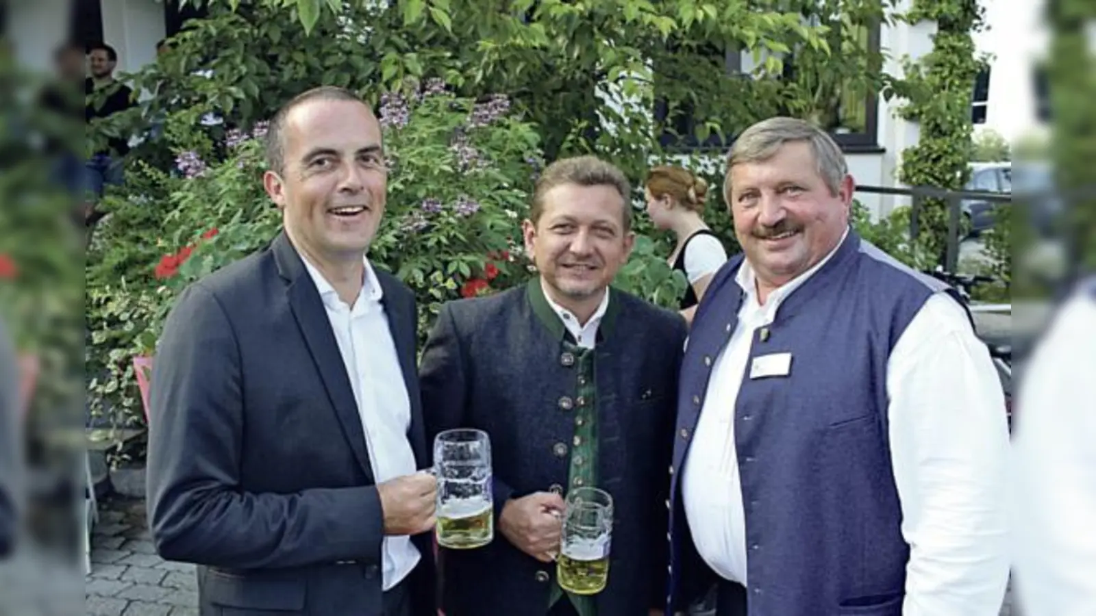 Der neue Bürgermeister von Le Rheu, Mickael Bouloux, Grasbrunns Bürgermeister, Klaus Korneder und Vaterstettens Bürgermeister Georg Reitsberger.	 (Foto: privat)