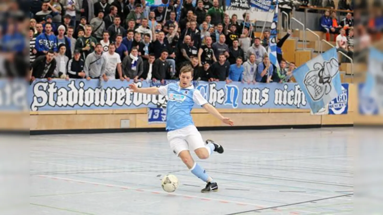 Grandiose Stimmung in der Halle: Amateurkicker in Unterföhring.  (Foto: A. Wild)
