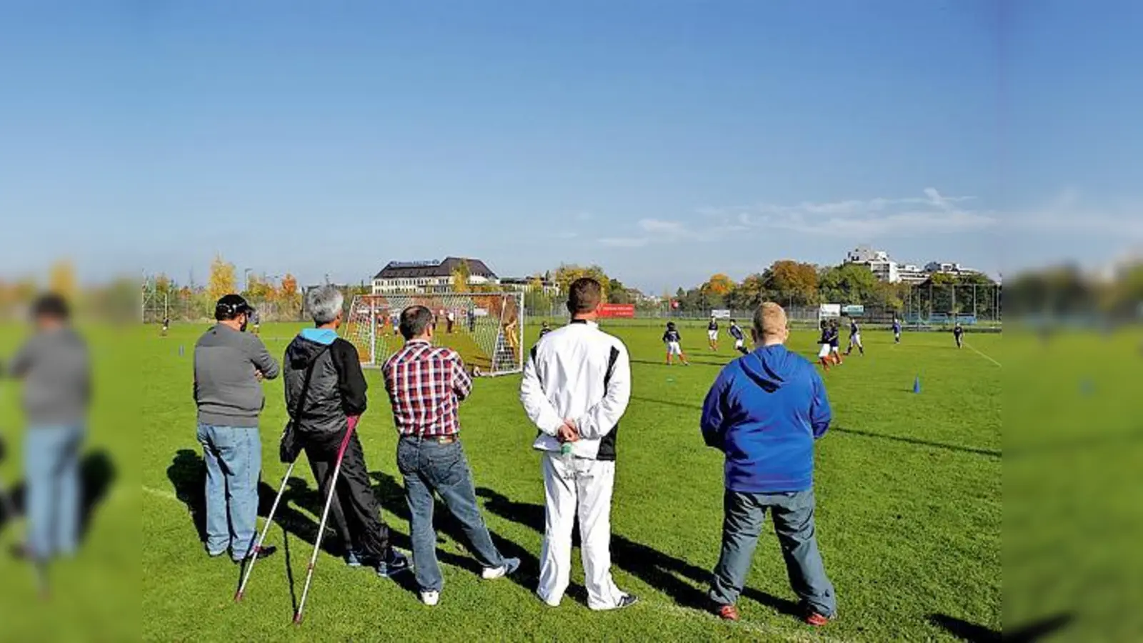 So geht es auch: Trainer bleiben in der Coaching-Zone und die ehrgeizigen Eltern müssen 15 Meter vom Spielfeldrand entfernt Position beziehen. 	 (Foto: VA)