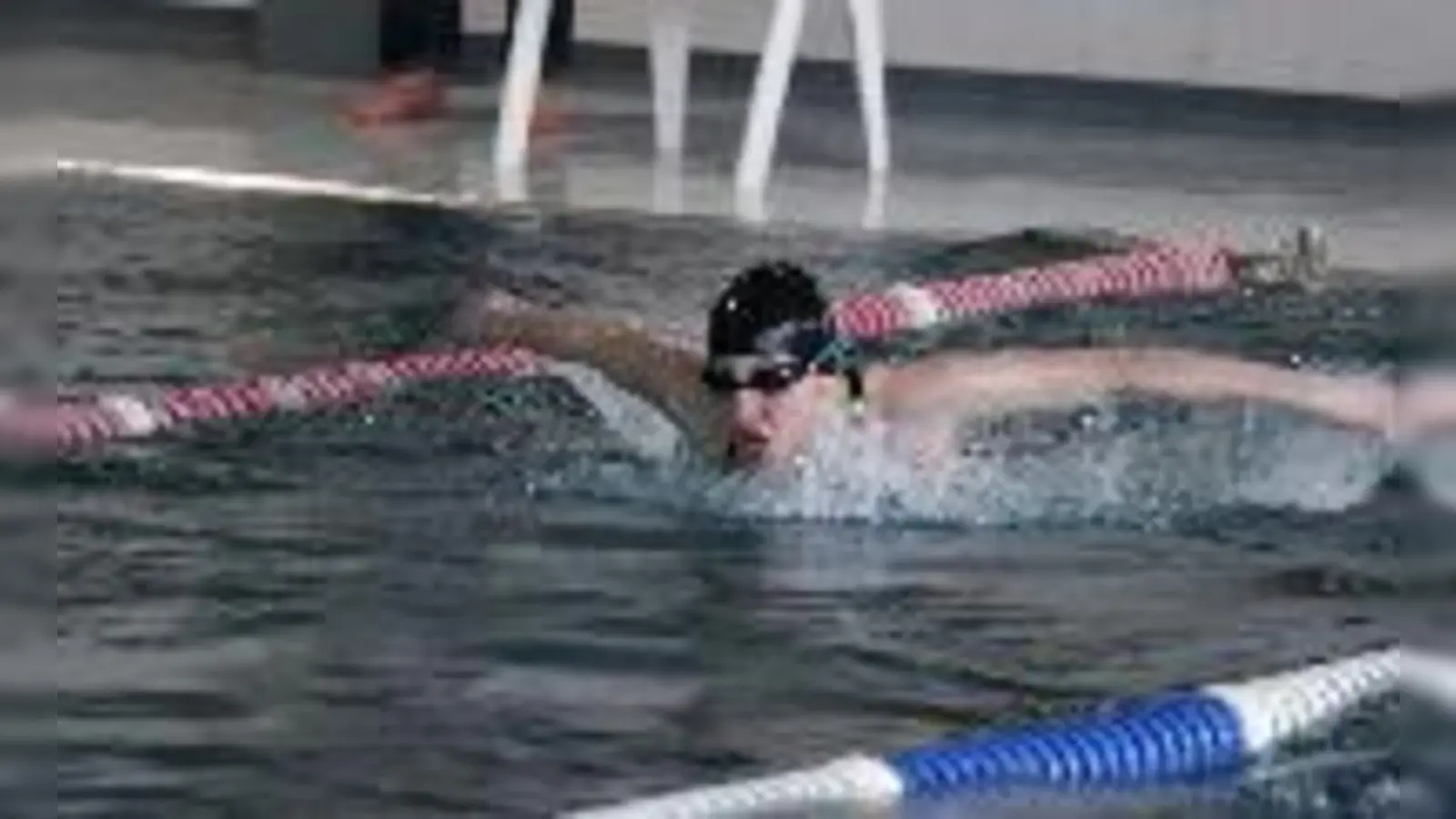 Bloß nicht  (Foto: Schwimmen erfreut sich in Lohhof wachsender Beliebtheit.)
