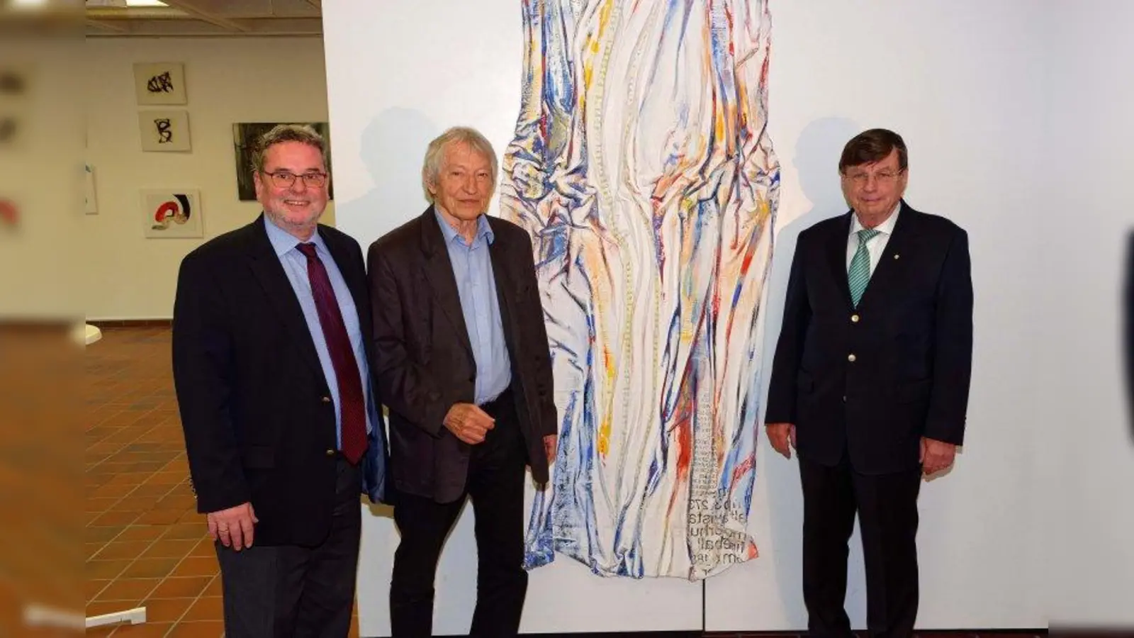 Vernissage: v.l. Dr. Jürgen Weber (Geschäftsführer der Maler Innungen), Walter Hirschberg und Uli Faßnacht (Obermeister der Maler Innungen). (Foto: Roland Weegen)