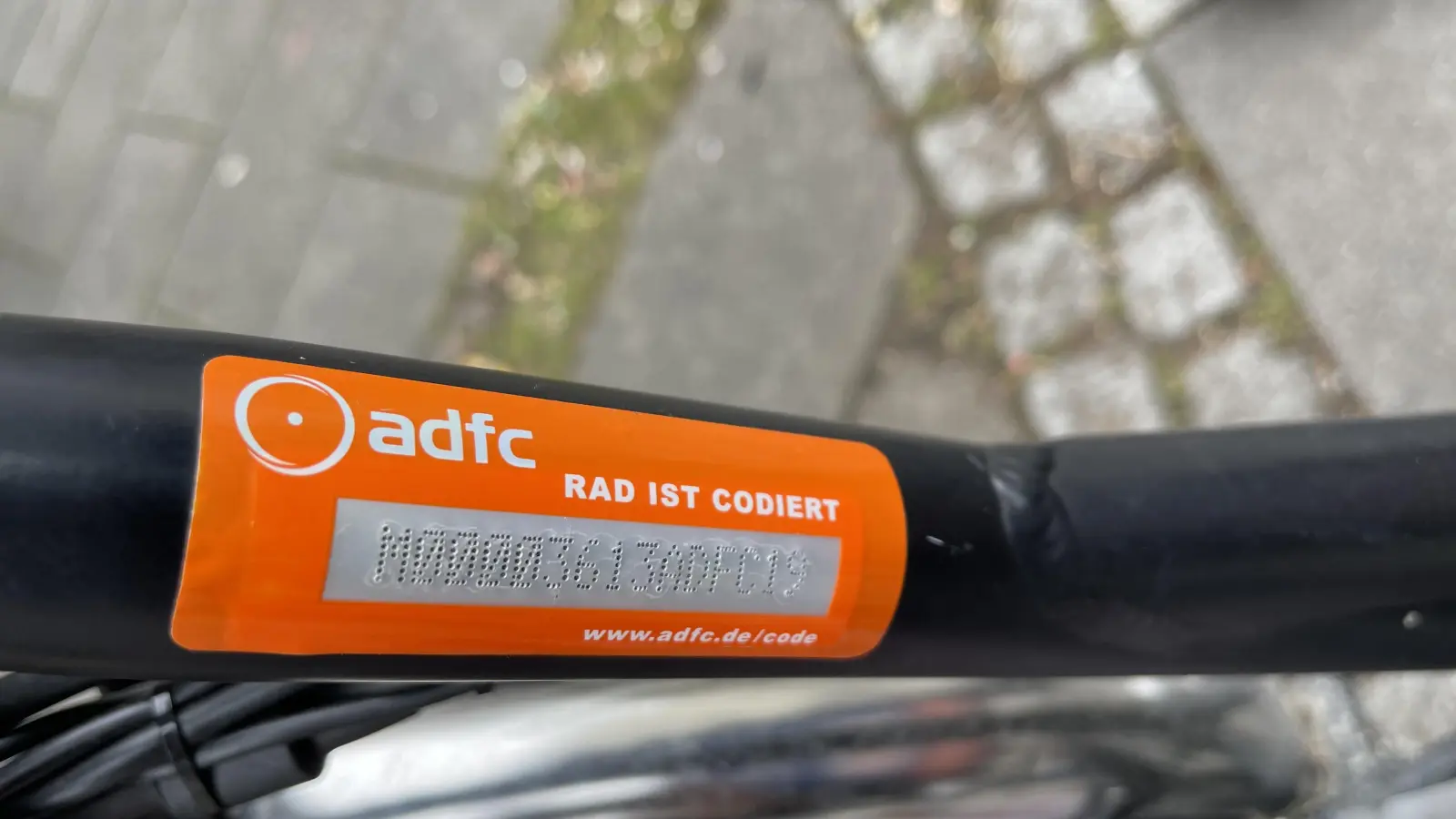 Auf ihren Radlbasaren bietet der ADFC Codierungsmaßnahmen an. Ein wichtiger Schritt gegen den Radlklau. (Foto: hw)