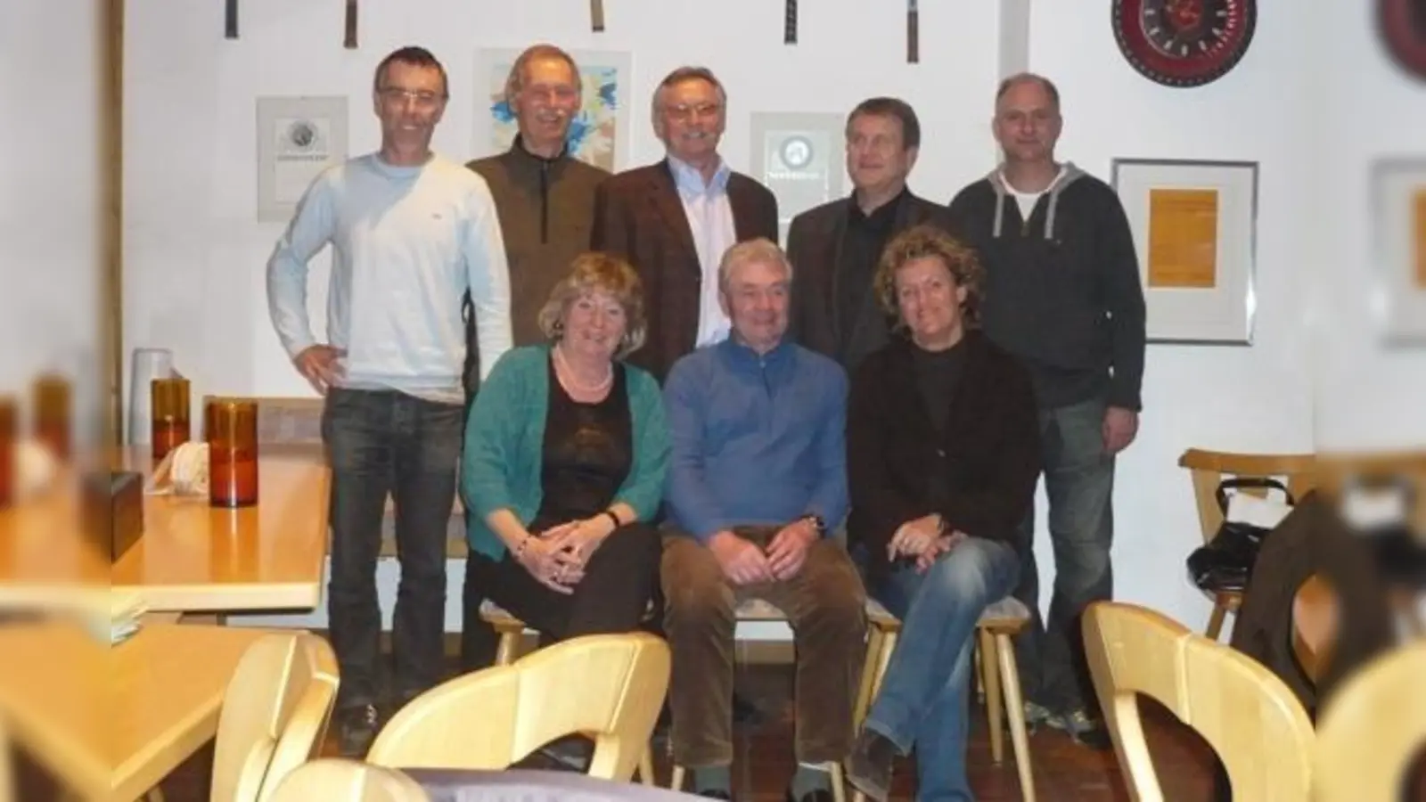 V. l. oben: Michael Steger (zuständig f. d. Sport), Manfred Bach (Kasse), Dieter Pallawiks (1. Vorsitz.), Werner Wimmer (2. Vorsitz.), Christian Saur (Jug.).  (Foto: Renate Reitmeier (bes. Aufgaben), Herbert Rötzer (Anlage), Petra Hölzl (Schriftwart). F.)