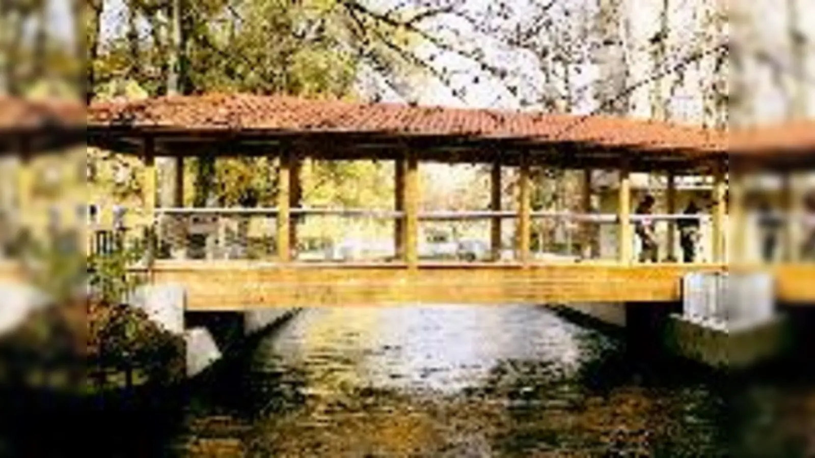 Zum 850. Geburtstag wurde der Landeshauptstadt München  eine Tannenholzbrücke über dem Auer Mühlbach geschenkt.  (Foto: Bauinnung München)