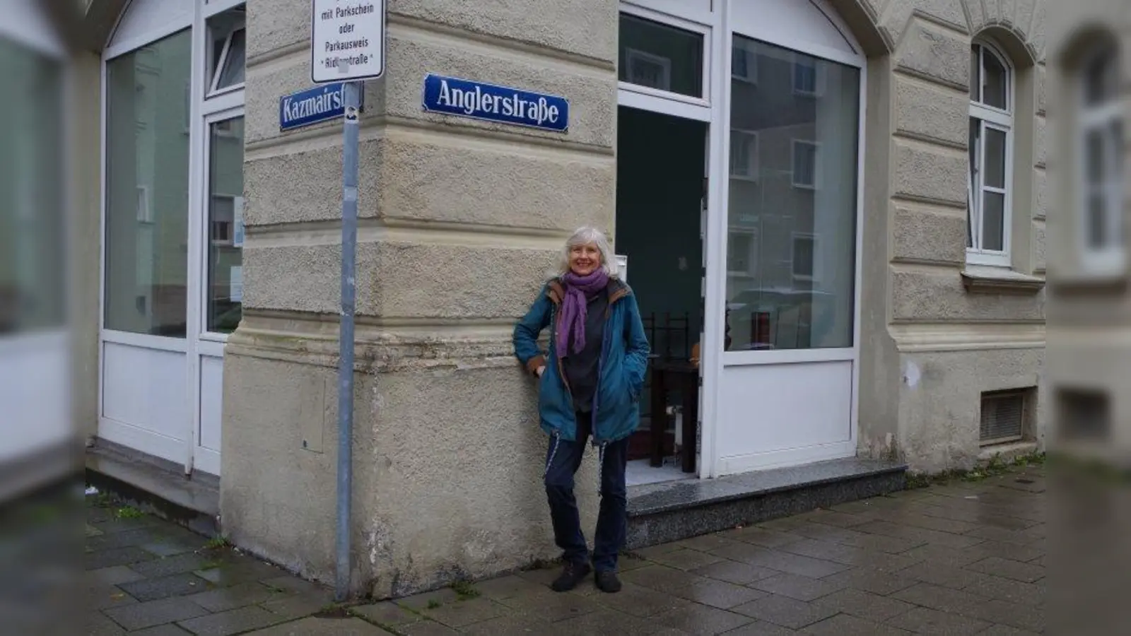 Inge Kindermann ist Inhaberin der „Büchergalerie“, die ab dem 9. November an der Ecke Kazmair-/Anglerstraße beheimatet sein wird. (Foto: kö)