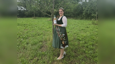 „Es kommt nicht drauf an, dass der Apfel schön ist, er muss nur schmecken”, sagt Apfelkönigin Sophie. (Foto: "Unser Land")