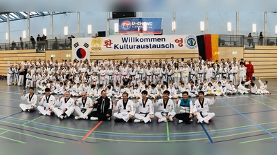 230 Takewondo-Sportler aus aller Welt kamen kürzlich in Unterföhring zusammen. (Foto: Mike Labetzsch)