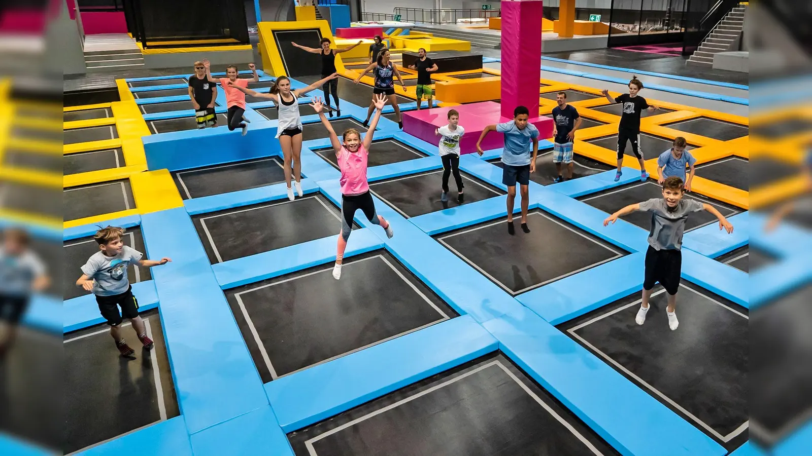 Badespaß oder Eislaufen? Trampolinspringen oder Kochen? Oder alles? Ferien Extra! bietet an insgesamt 31 Tagen ein prall gefülltes Faschings-Ferienprogramm. (Foto: MAXX Arena)