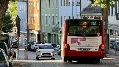 In der Altstadt wird es eng, wenn sich Busse begegnen. (Foto: fm)