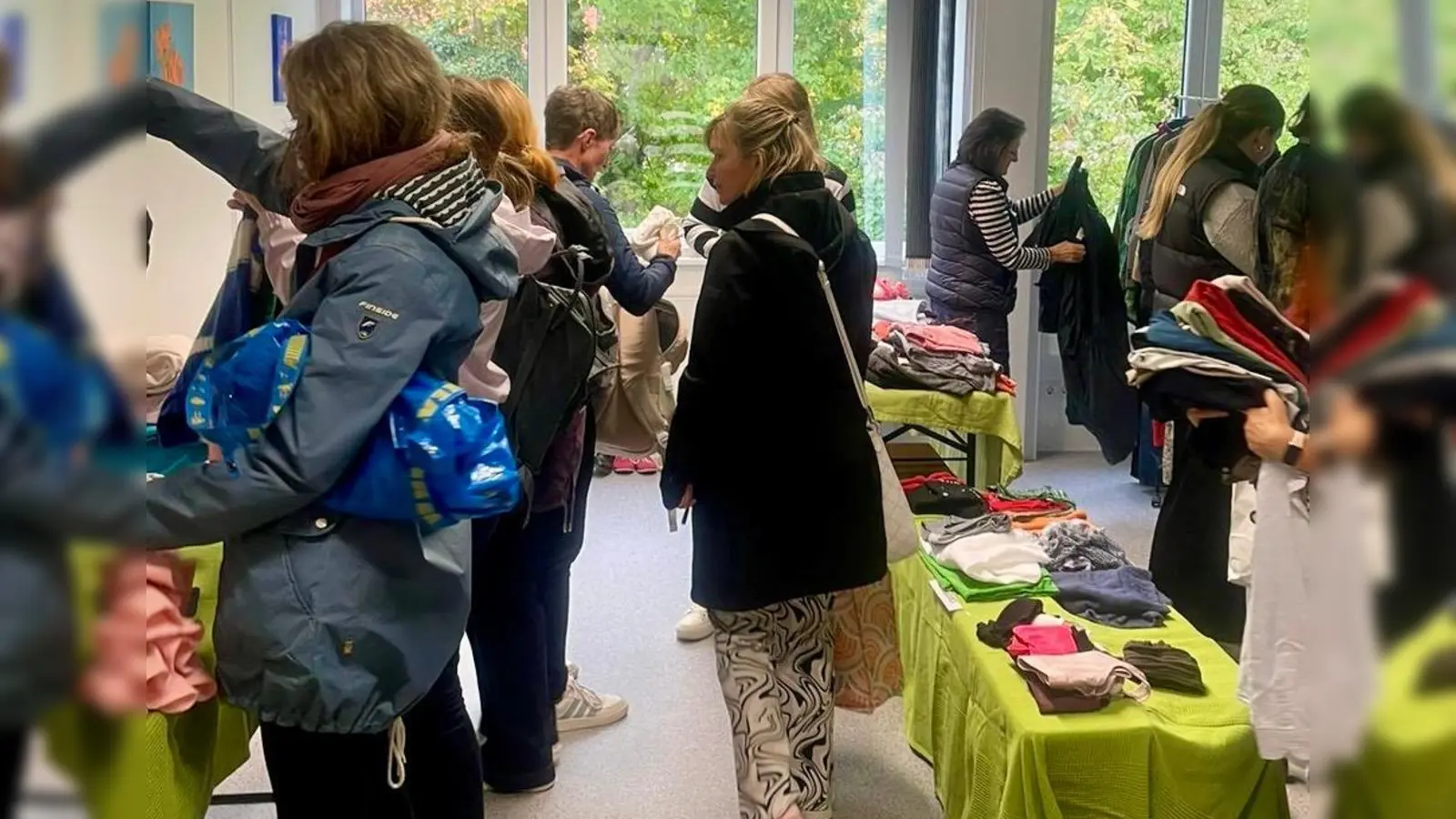 Großer Andrang bei der Kleidertauschaktion im Mütterzentrum. (Foto: Erdinger Zukunft)