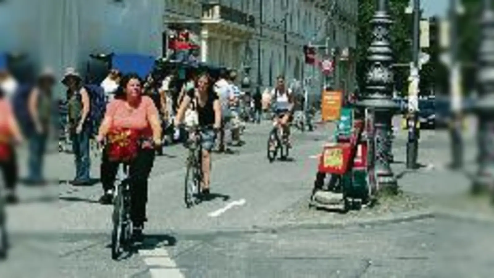 Polizei hat Radl vor der Uni im Visier: »Gerade junge Leute fahren wilder.«  (F: simo)