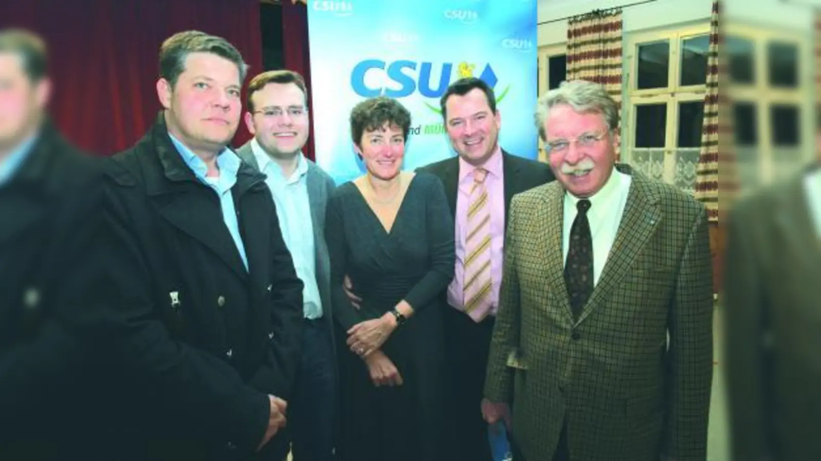 Mit einstimmig im Amt bestätigt: Stadtrat Tobias Weiß (2.v.l.) mit (v.l.) seinen Stellvertretern Thomas Bauer und Angelika Bueb, Stadtrat Josef Schmid und Staatsminister a.D. Dr. Otmar Bernhard, MdL. (Foto: pi)