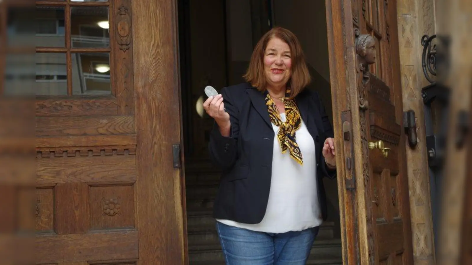 „Tschüss“ sagt Rektorin Christine von Sprenger. Am 31. Juli gibt sie ihre Schulschlüssel ab und geht in Pension. (Foto: kö)