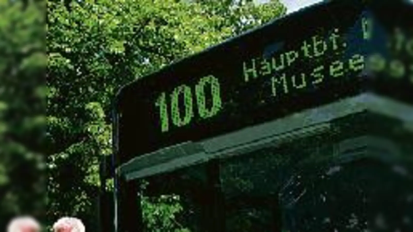 Herbert König, Vorsitzender der MVG-Geschäftsführung, präsentiert die neue Haltestelle »Pinakotheken«.  (Foto: MVG)