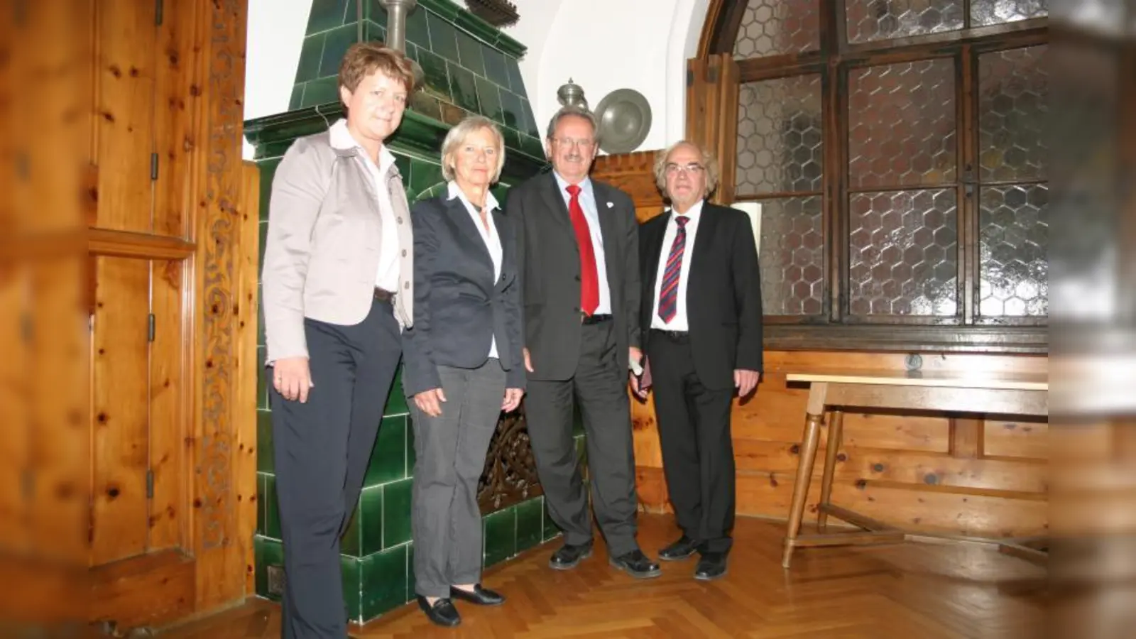 Priv. doz. Dr. Irmtrud Wojak, Constanze Angerer, Christian Ude und Thomas Walther (v.l.) stellen den Förderverein als Gründungsmitglieder vor. (Foto: BS)