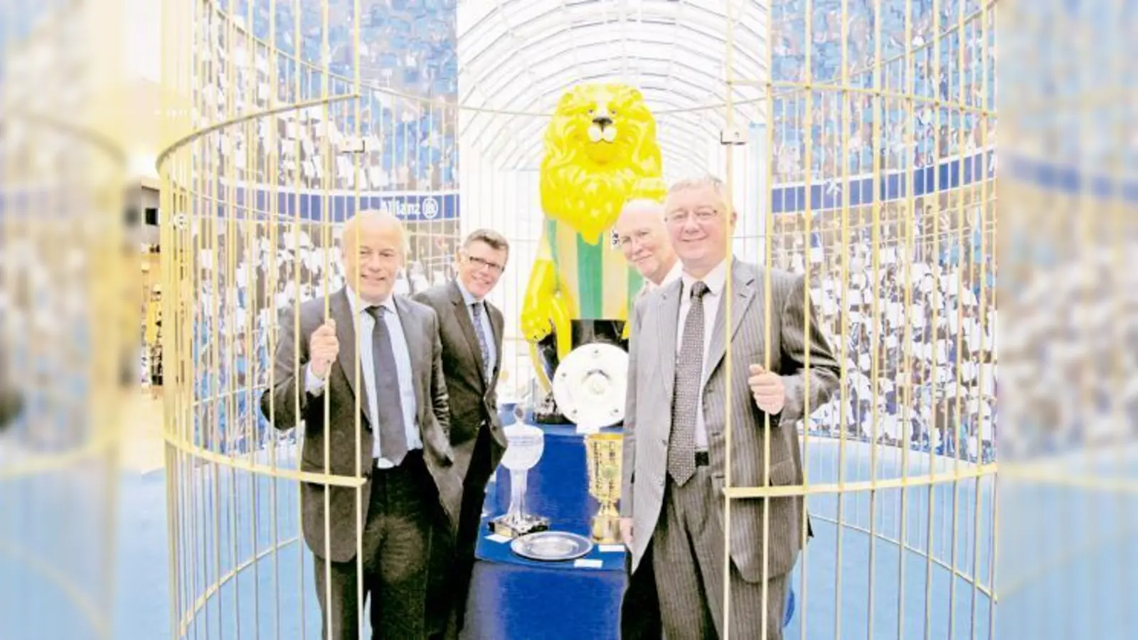Freuen sich auf viele Besucher der Jubiläums-Ausstellung über die Vereinsgeschichte des TSV  (Foto: (v. l.) Löwen-Präsident Rainer Beeck, Löwen-Geschäftsführer Manfred Stoffers, Centermanager Wolfgang Kopp und Comarch-Präsident Prof. Janusz Filipiak. F:hw)