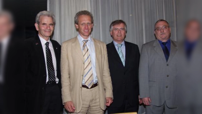 Das neu gewählte Präsidium des ESV Neuaubing mit Präsident Harald Burger (2.v.l.) und seinen Stellvertretern (v.l.) Gerhard Höfle, Werner Lamche und Günther Schmauß will den Sportverein so richtig fit für die Zukunft machen. (Foto: Eva Schraft)