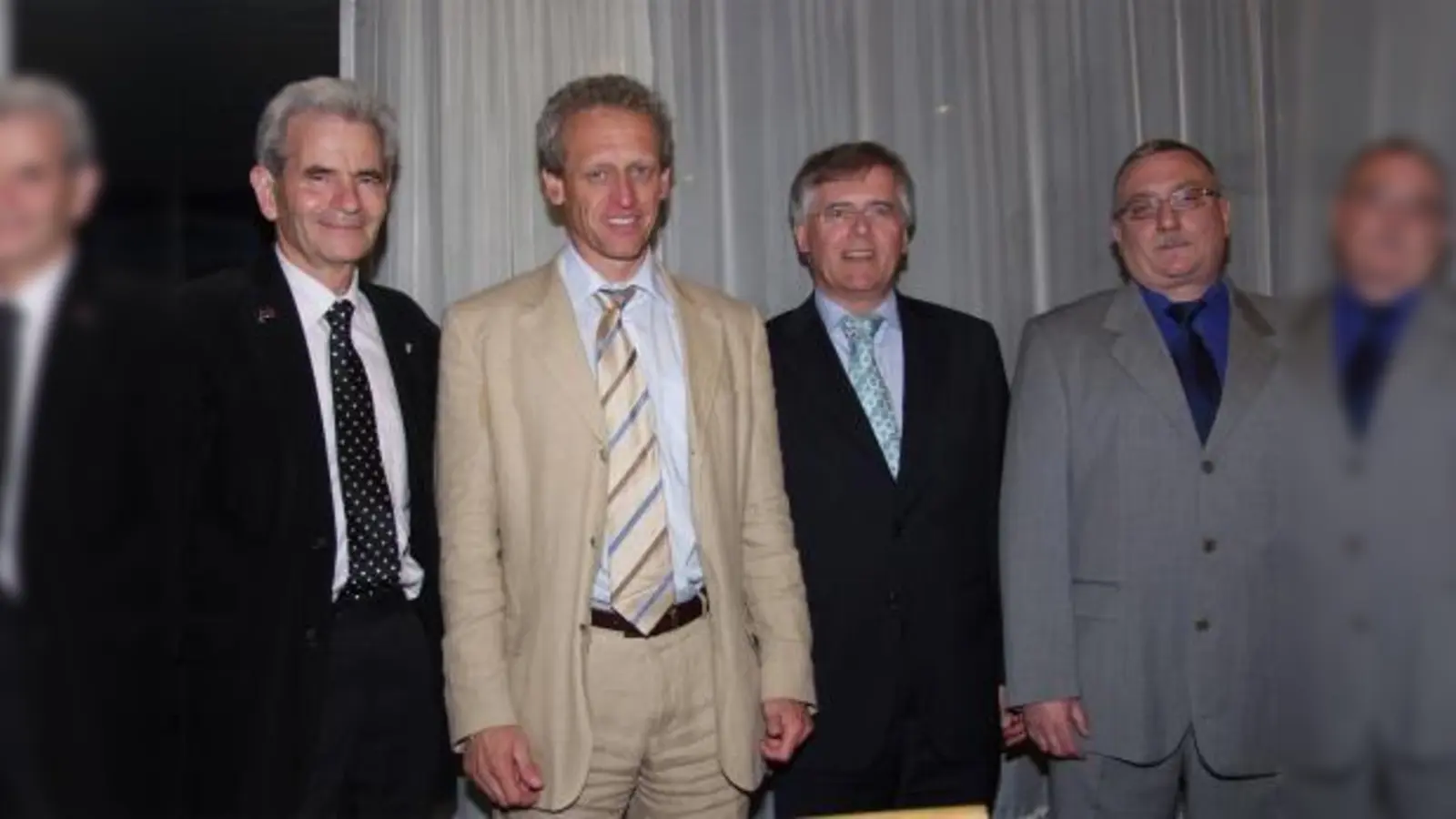 Das neu gewählte Präsidium des ESV Neuaubing mit Präsident Harald Burger (2.v.l.) und seinen Stellvertretern (v.l.) Gerhard Höfle, Werner Lamche und Günther Schmauß will den Sportverein so richtig fit für die Zukunft machen. (Foto: Eva Schraft)