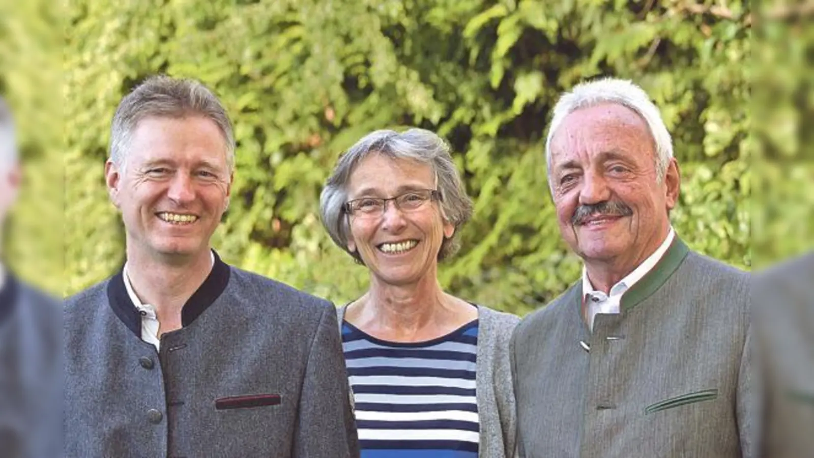 Freuen sich schon auf die Einweihung des Bücherschrankes an diesem Freitag: Uli Krautwasser (v.l.), Gerlinde Dörr-Fuchs und Günther Frohnauer vom Kulturverein »Die Linie 1«. 	 (Foto: Linie 1)