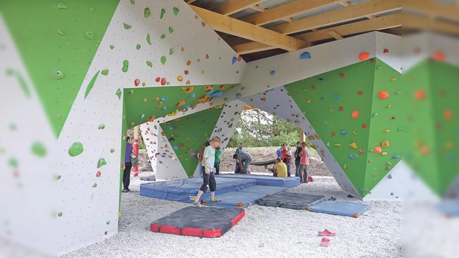 So sieht die Boulderanlage, die derzeit noch in Bad Feilnbach steht, von innen aus.	 (Foto: VA)