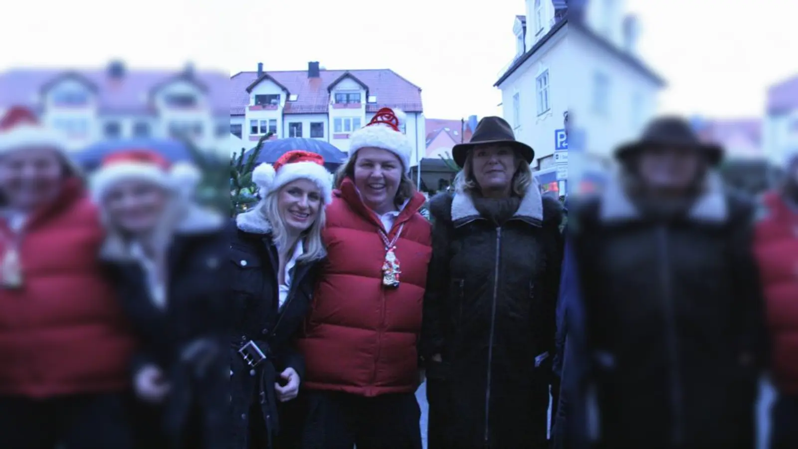 „Vielen Dank für Ihr Engagement“, sagte Jutta Speidel (r.) zu Jutta Nestler (M.) und Angela Duscha. (Foto: US)