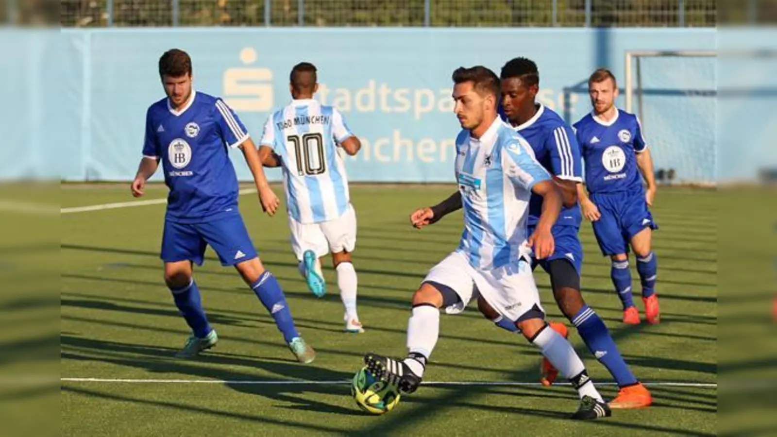 Vor dem  (Foto: Die Amateur-Kicker des TSV 1860 München. Archivfoto: Anne Wild)