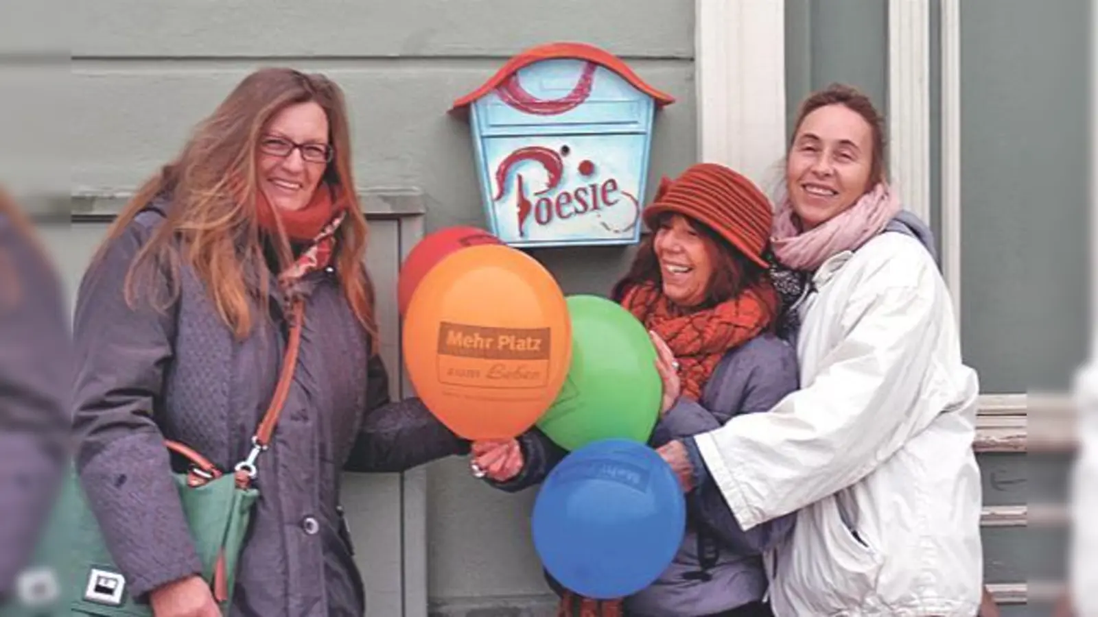 Die Initiatorinnen des Poesie-Briefkastens freuen sich auf viele Zuschriften. 	 (Foto: VA)
