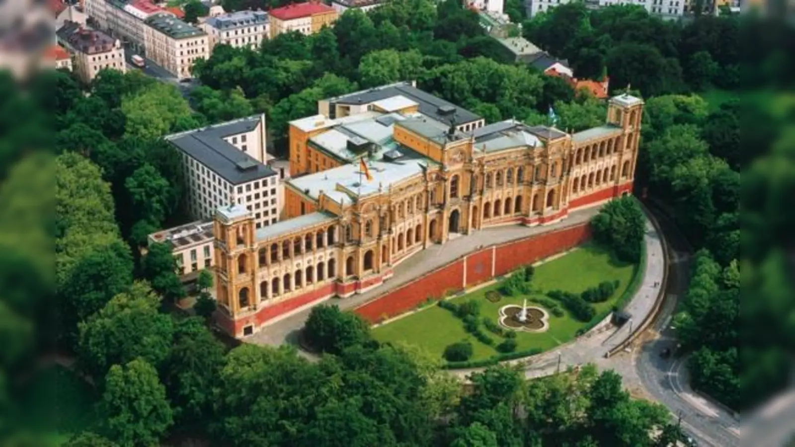 In einer Wanderausstellung erhält man Einblick ins Maximilianeum.	 (Foto: Bildarchiv »Bayerischer Landtag«)