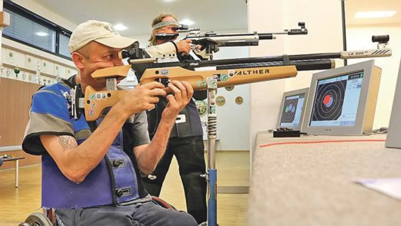 Beim gemeinsamen Training: Otto Haller (hinten) mit seinem Schützling Uwe Kranich.	 (Foto: VA)