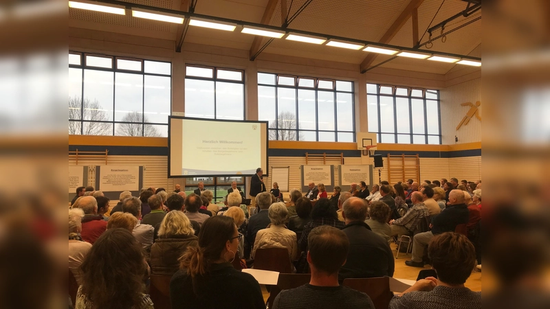 Rund 200 interessierte Hohenbrunner verfolgten gespannt die Diskussionsrunde über das Bürger- bzw. Ratsbegehren in der vergangenen Woche. (Foto: Redaktion)