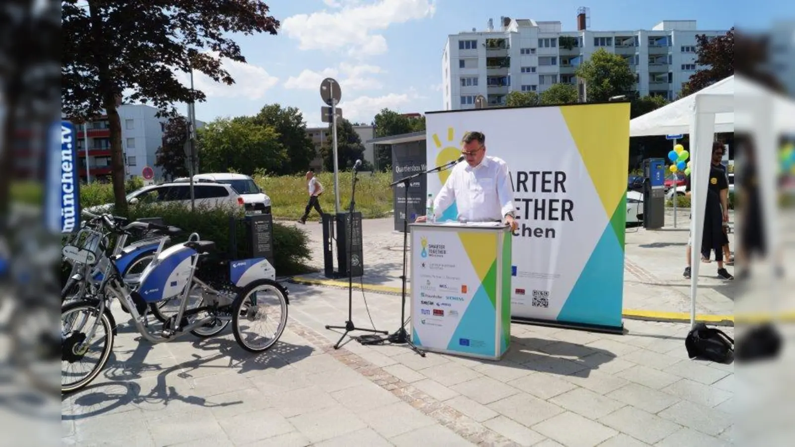 Bürgermeister Josef Schmid hat die Mobilitätsstation eröffnet. (Foto: pst)