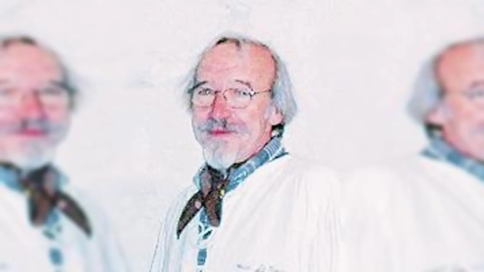 Malnachmittag mit Theo Frenken im weißen Kittel und den Kindern vom Auer Kinderheim.	 (Foto: ks)