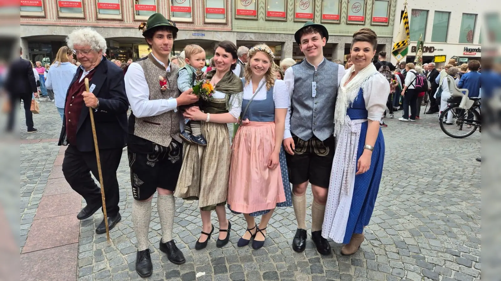 1. Vorstand des Gärtner-Vereins München, Veronika Grebl-Drexler, mit Sohn Ludwig, Michael, Sebastian, Maria Drexler und Sabrina Pfrang. (Foto: Klara Drexler )