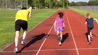 Sportabzeichensaison an den Außenanlgen der Grund- und Mittelschule. (Foto: privat)