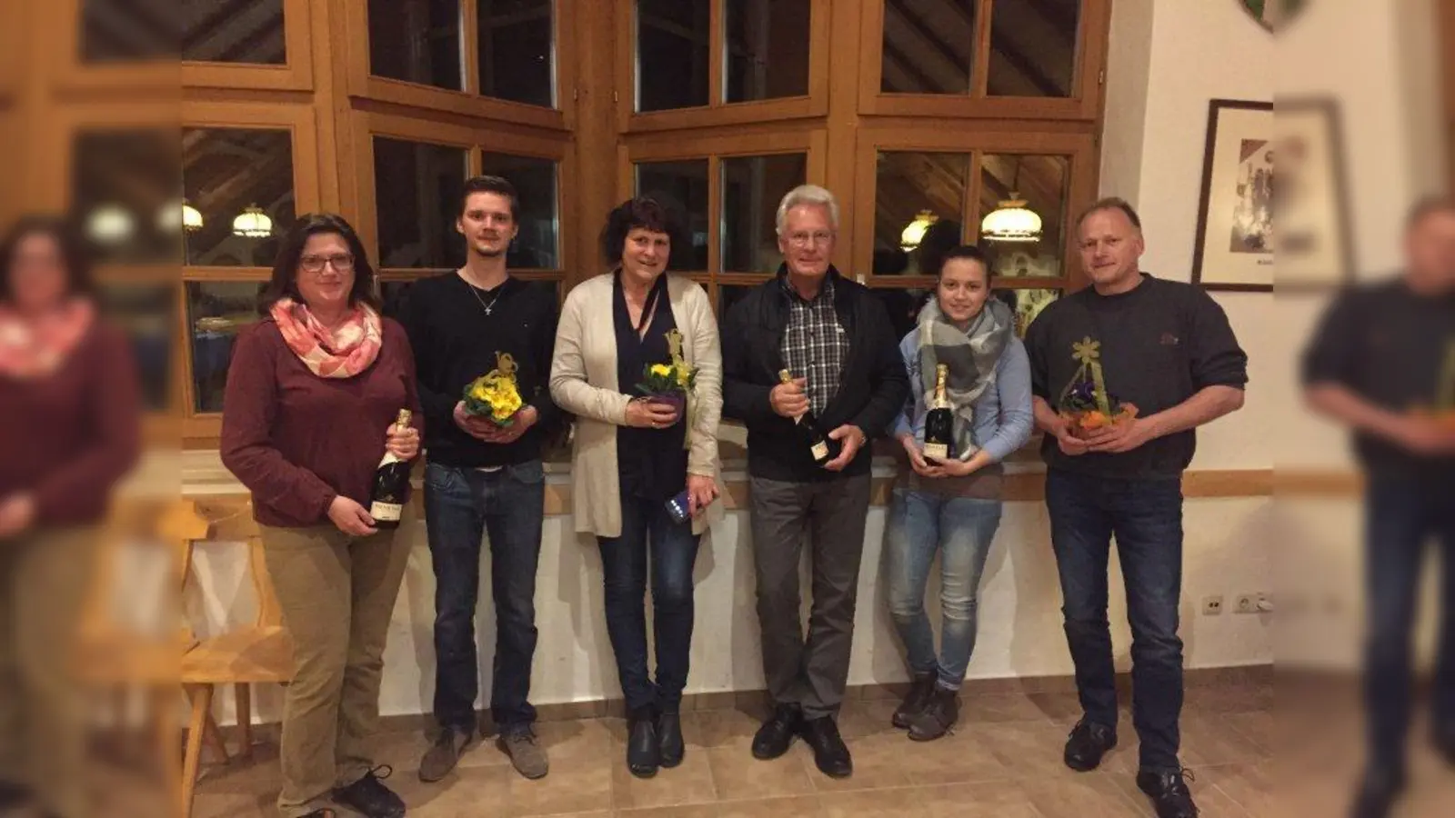 Sie nahmen erfolgreich mit ihren Schützenpartnern am Partnerschießen teil. (Von links): Christiane Walter, Andi Kümmel, Brigitte Blaschke, Gerd Royer, Magdalena und Anton Bernhard. (Foto: Almarausch)