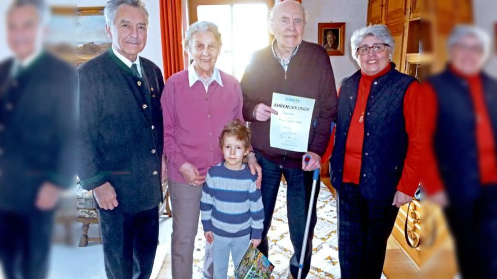 Stadtrat Reinhold Babor gratulierte Martha und Georg Rieder. Zu den Gratulanten zählte auch Monika Fiebiger, Vorsitzende Frauen-Union.	 (Foto: VA)