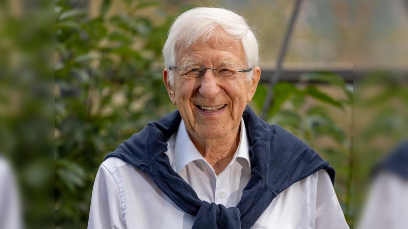 Bestsellerautor Franz Alt stellt sein neues Buch vor und spricht über das Potential der Solarenergie für eine gerechtere Zukunft. Im Anschluss ist Zeit zum Diskutieren. (Foto: Dirk Waechter)