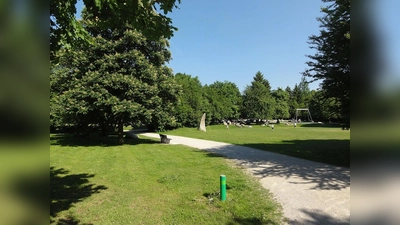 Im Weißenseepark begrüßen die Obergiesinger Bürger am Freitag den Sommer. (Foto: Mattes, CC BY-SA 2.0)